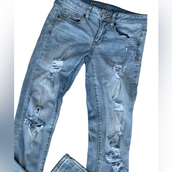 American Eagle ladies distressed lite wash skinny jeans size 2 - Picture 2 of 6